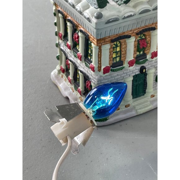 Vintage 1998 Trim A Home Ceramic Bayberry Bank Lighted Holiday Village Christmas - Picture 5 of 6